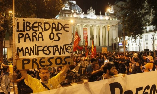 Protesto pela libertação dos presos, em foto de O Globo. 